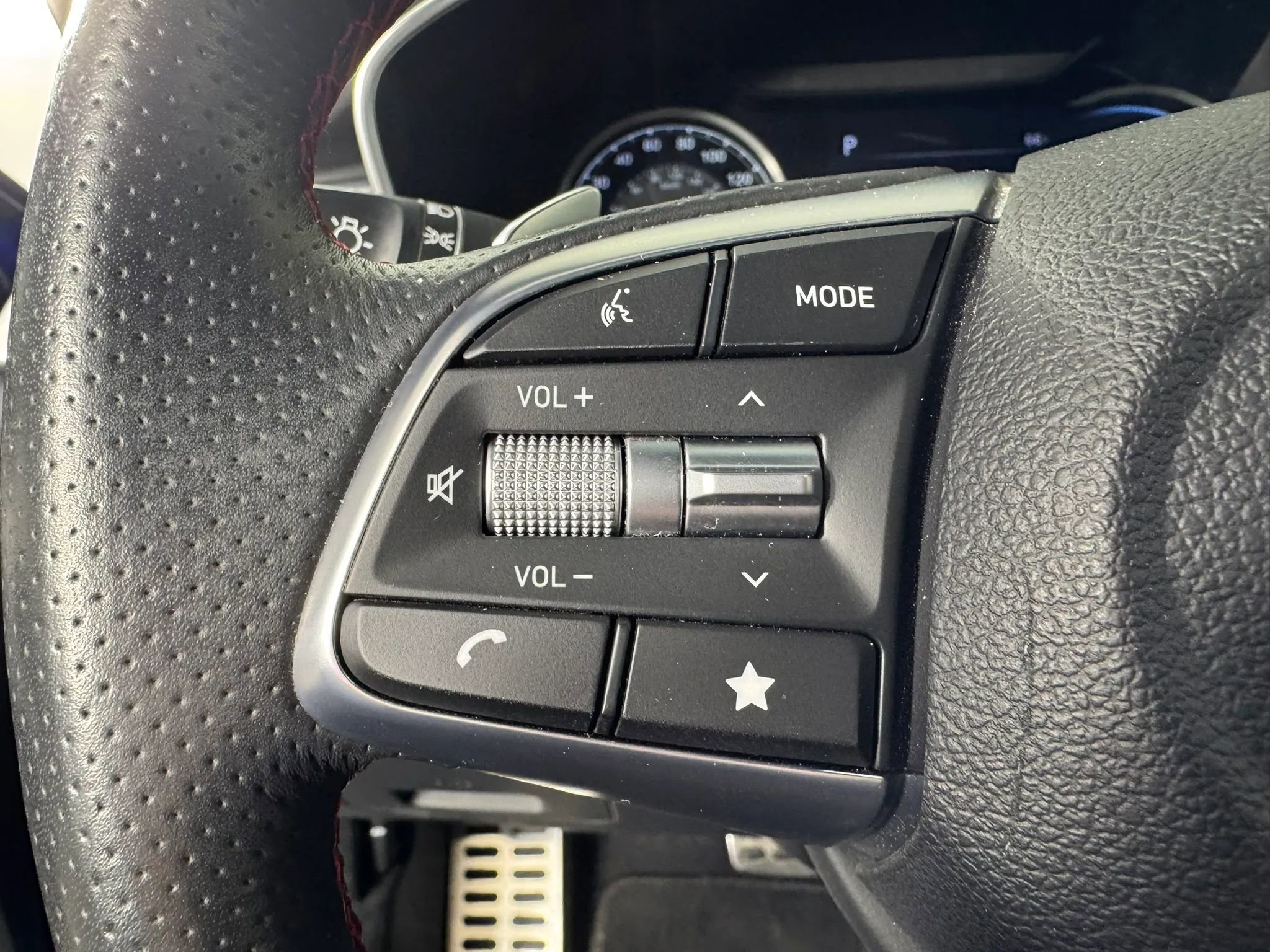 Used 2023 Genesis G70 2.0T w/ Sport Prestige Package AWD/4WD image 15