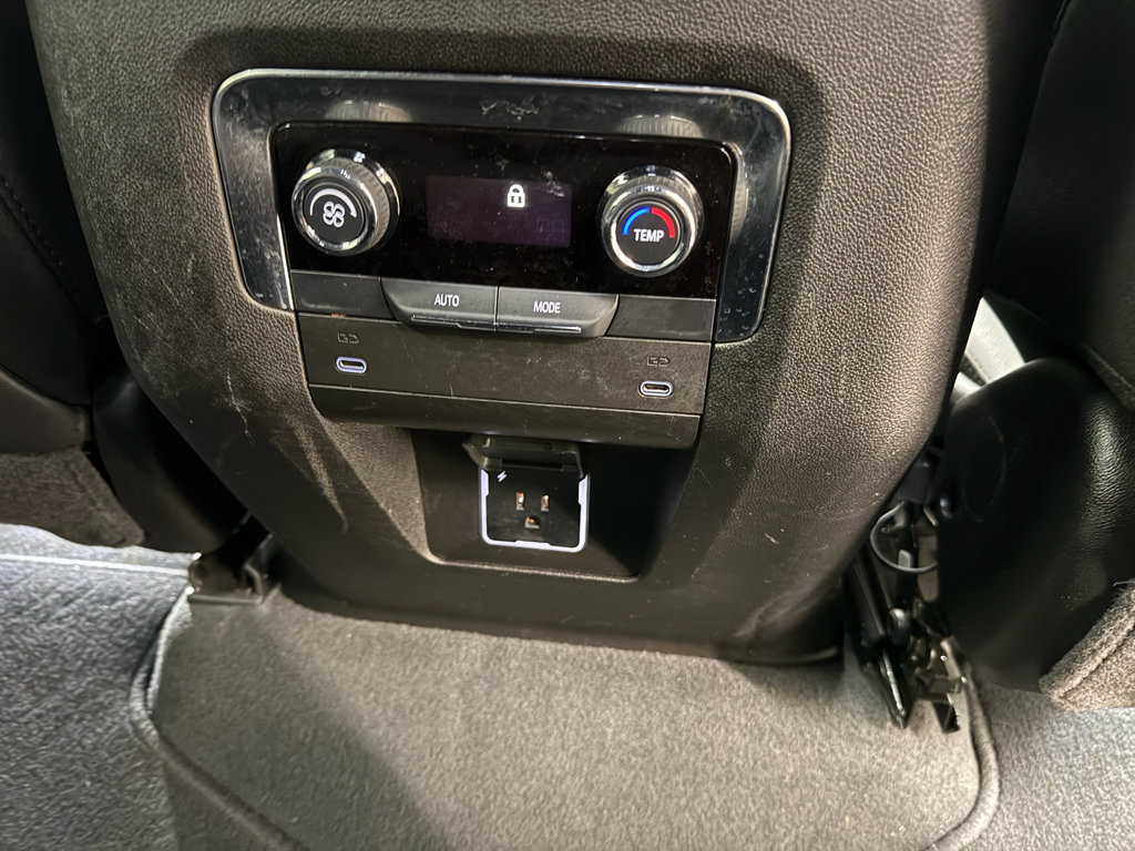 Used 2025 Chevrolet Suburban Z71 AWD/4WD image 25