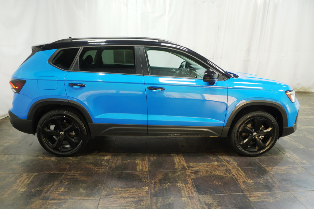 Used 2025 Volkswagen Taos SE AWD/4WD image 4