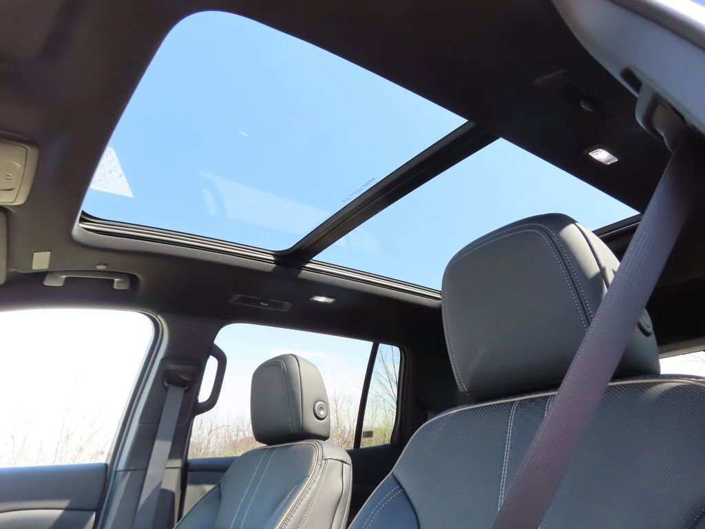 New 2026 Chevrolet Traverse High Country w/ LPO, Floor Liner Package image 7