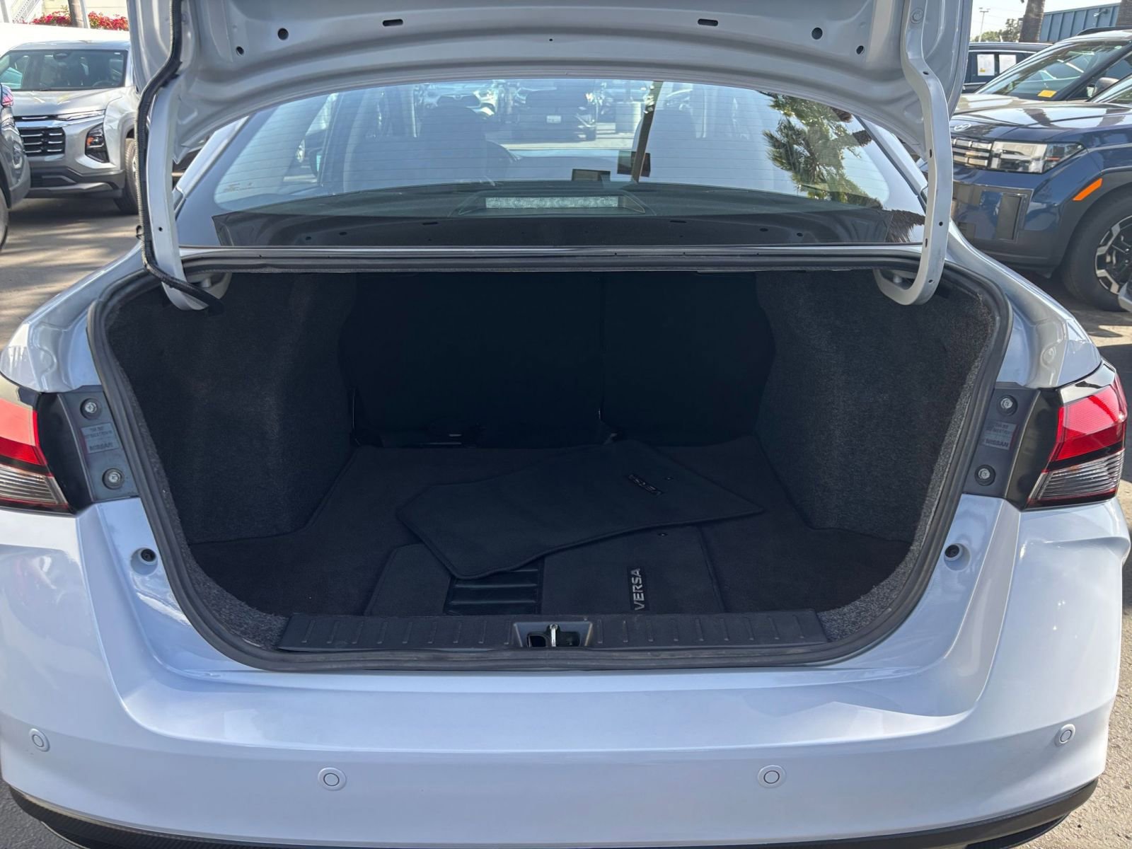 Used 2025 Nissan Versa SV image 29