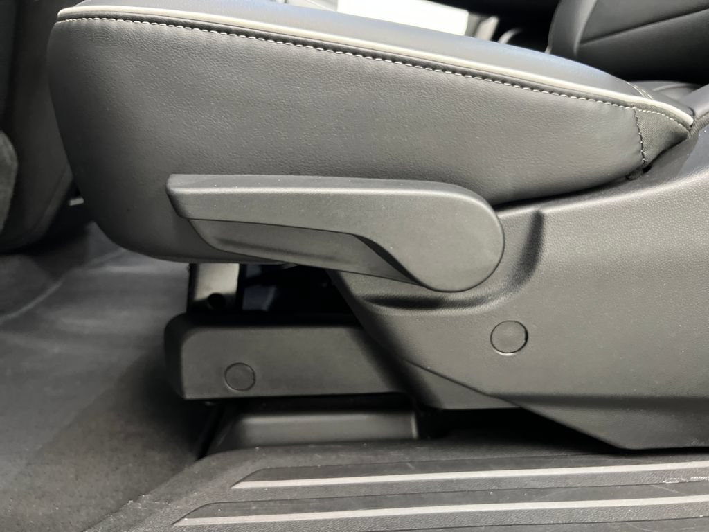 Used 2025 Buick Enclave Preferred AWD/4WD image 19
