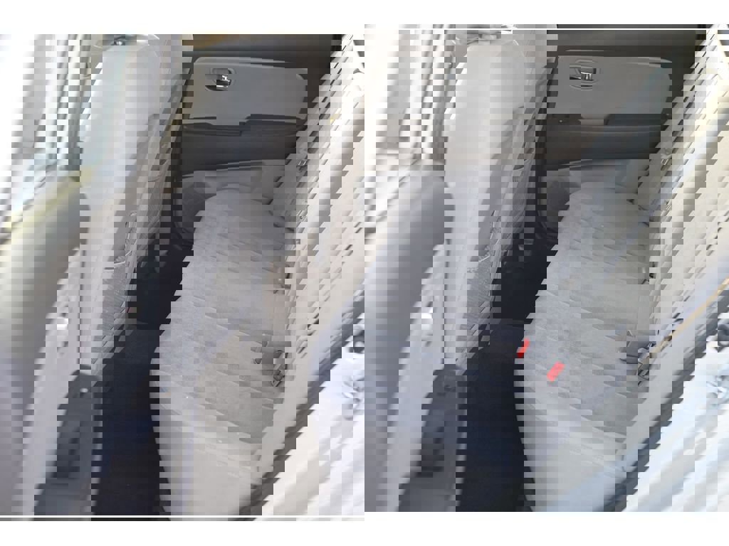 Used 2010 Hyundai Elantra GLS image 2