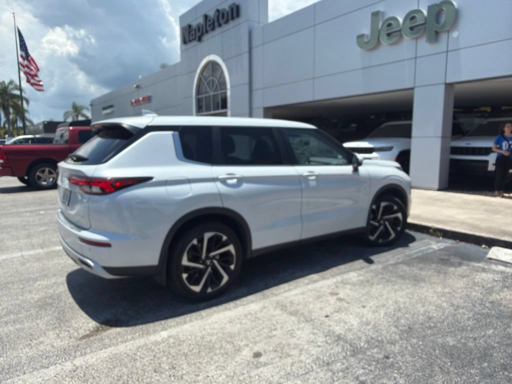 Used 2022 Mitsubishi Outlander SE FWD image 4