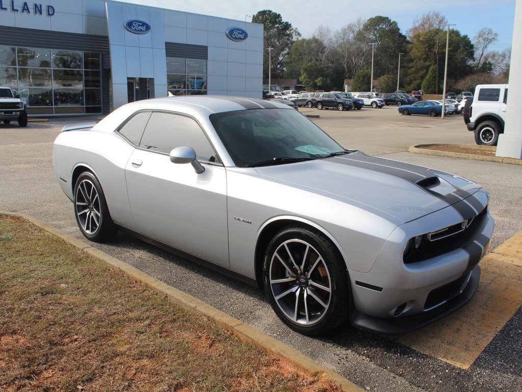 Used 2022 Dodge Challenger R/T w/ Plus Package image 2