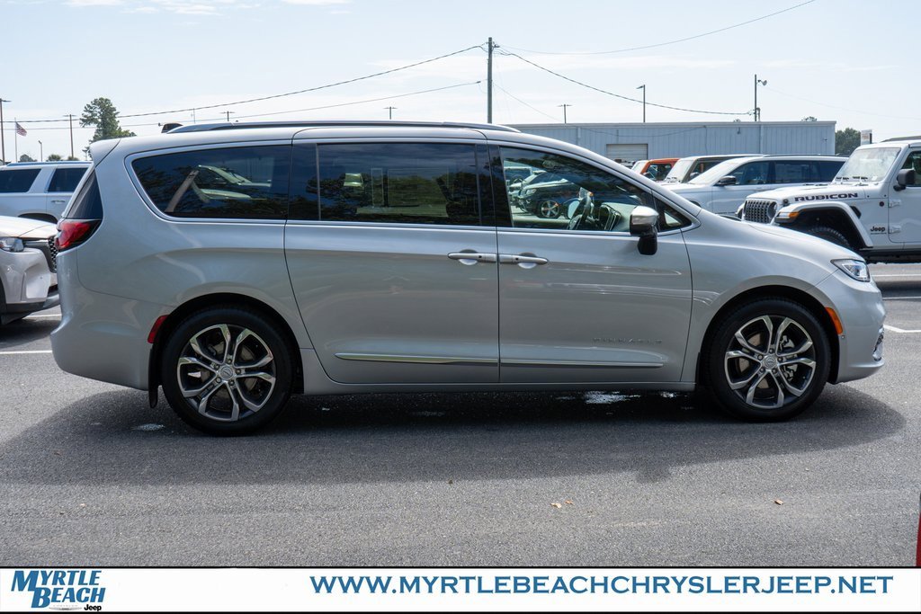 New 2026 Chrysler Pacifica Pinnacle image 7