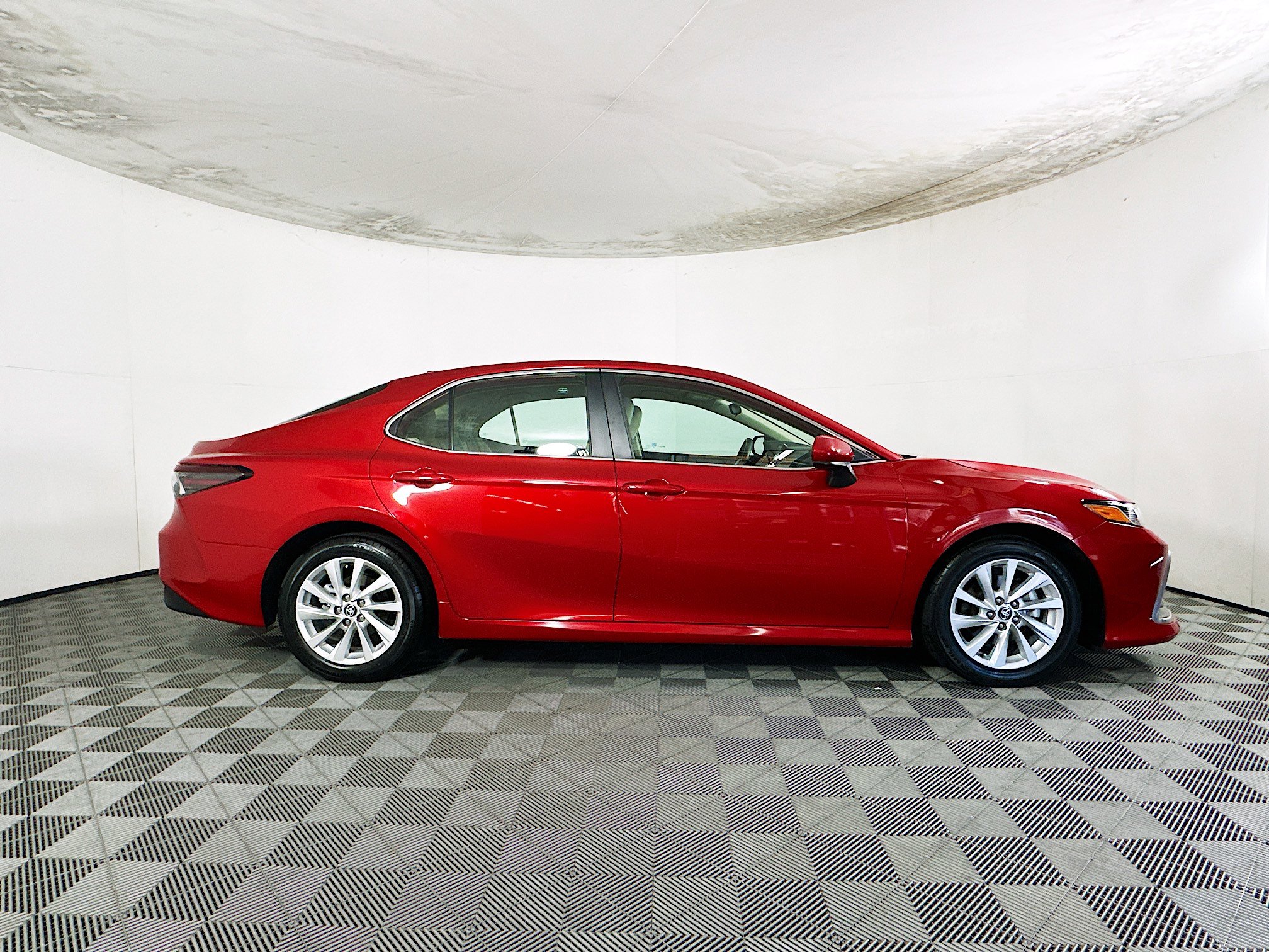 Used 2024 Toyota Camry LE FWD image 2