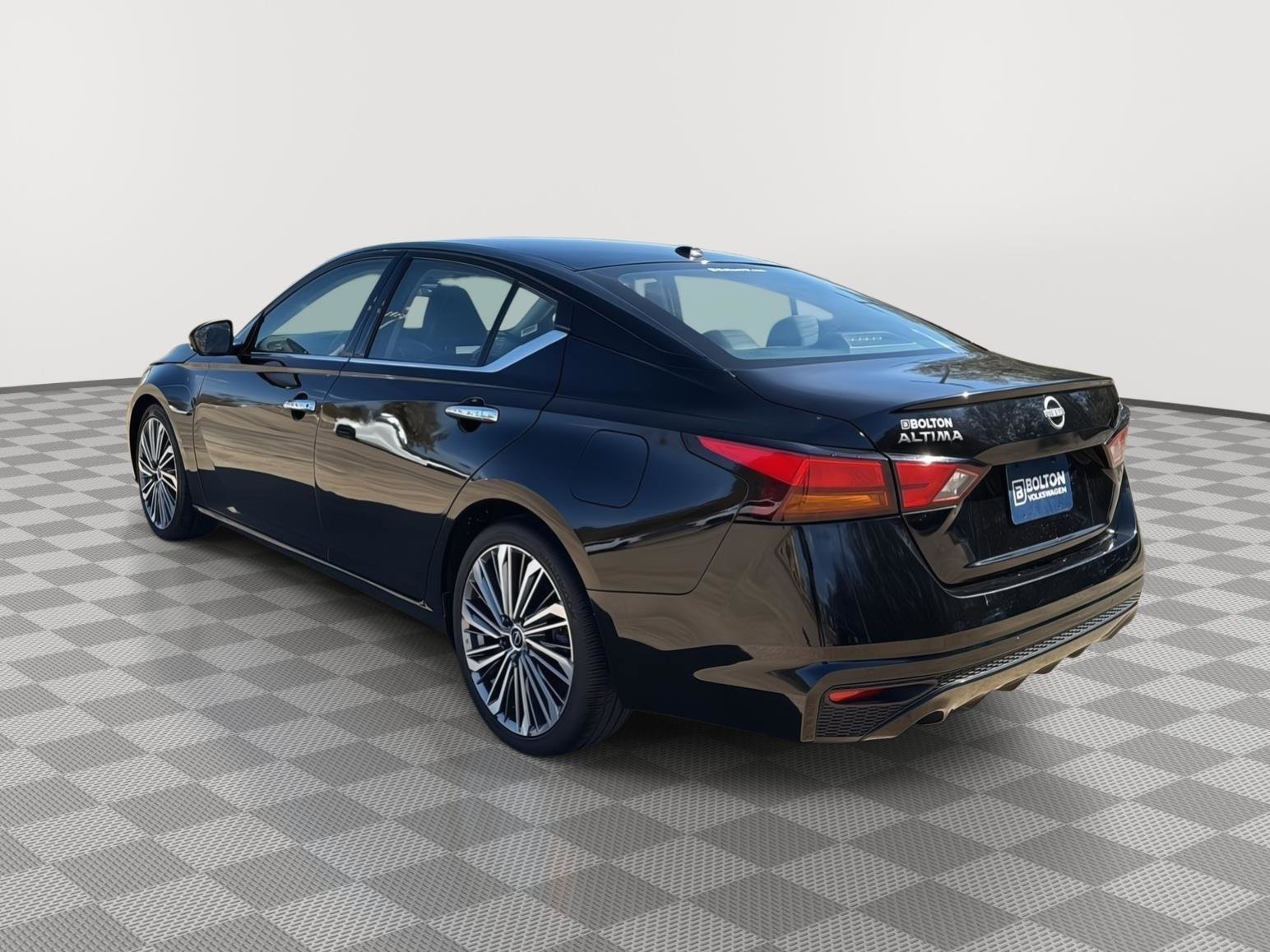 Used 2023 Nissan Altima 2.5 SL image 3