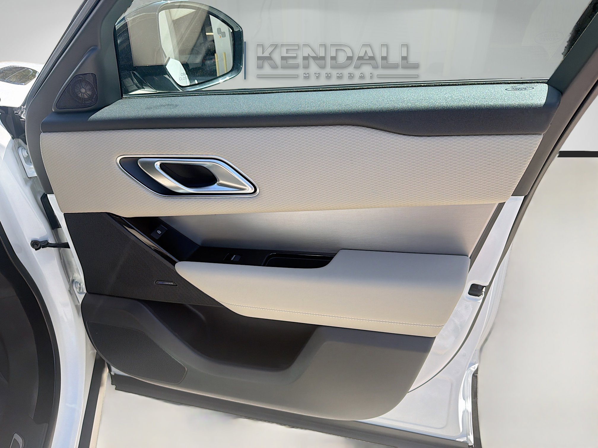 Used 2023 Land Rover Range Rover Velar R-Dynamic S AWD/4WD image 31