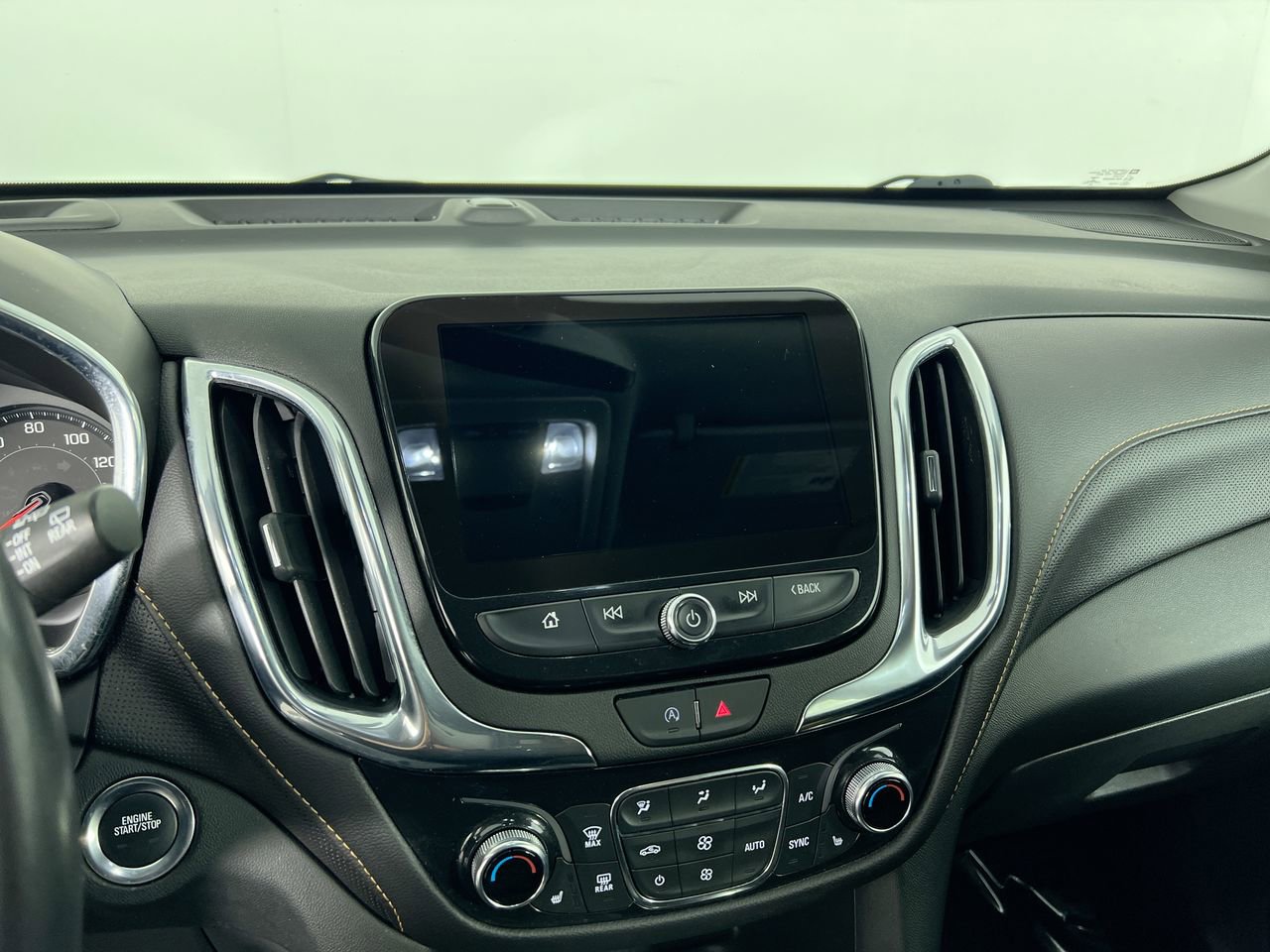 Used 2022 Chevrolet Equinox Premier AWD/4WD image 24