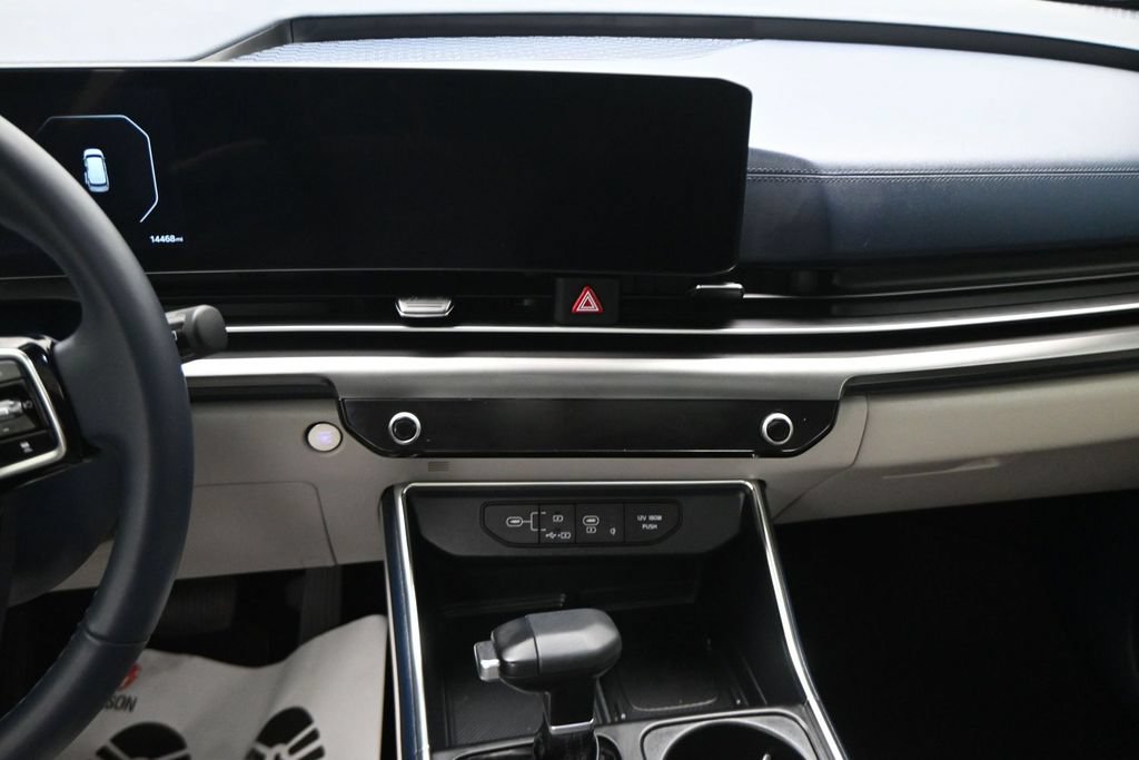 Used 2026 Kia Carnival SX w/ SX Dark Edition Package FWD image 9