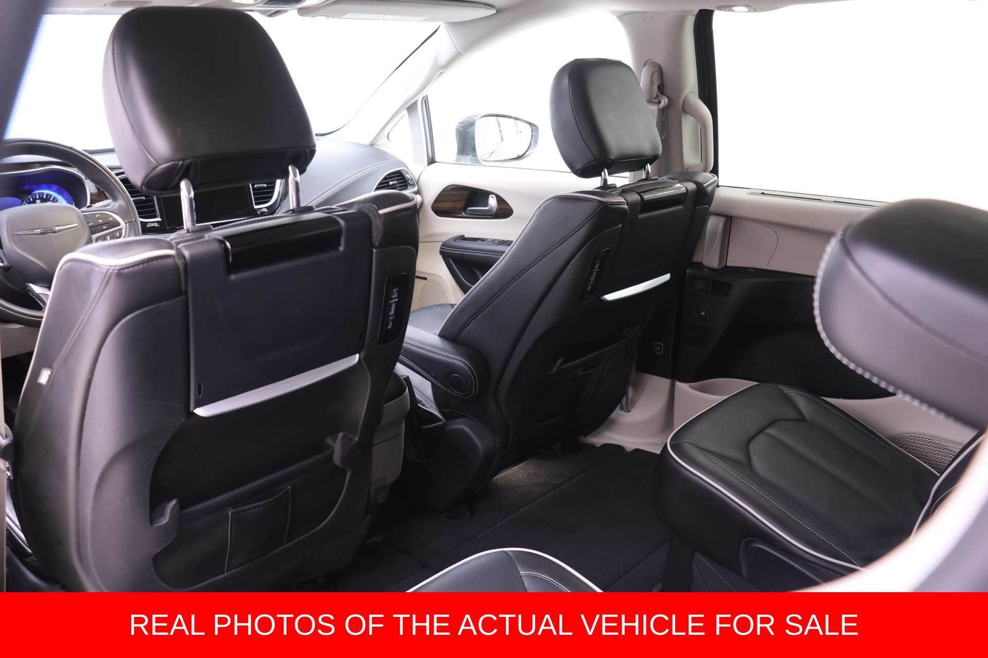 Used 2022 Chrysler Pacifica Limited w/ Uconnect Theater Family Group AWD/4WD image 13