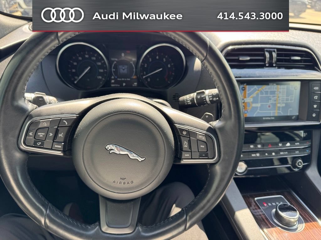 Used 2017 Jaguar F-PACE Prestige AWD/4WD image 14