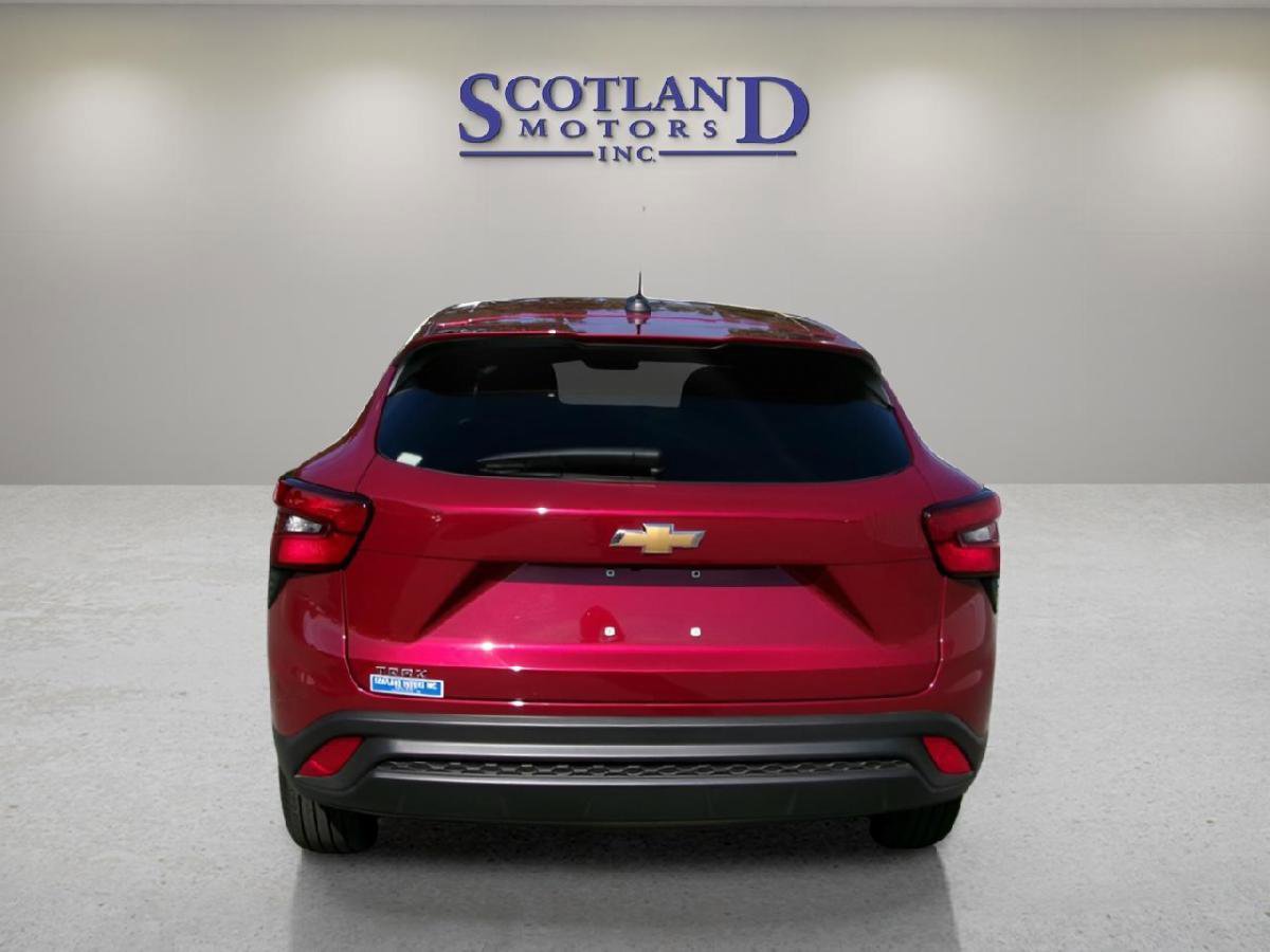 Used 2025 Chevrolet Trax LS image 7