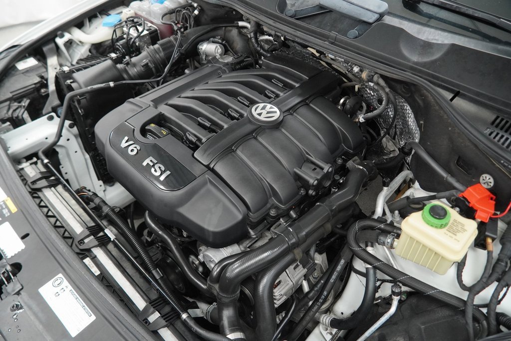 Used 2016 Volkswagen Touareg VR6 image 54
