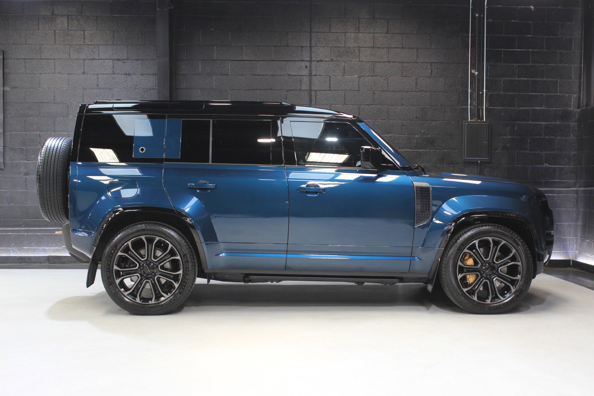 Used 2026 Land Rover Defender 110 image 17