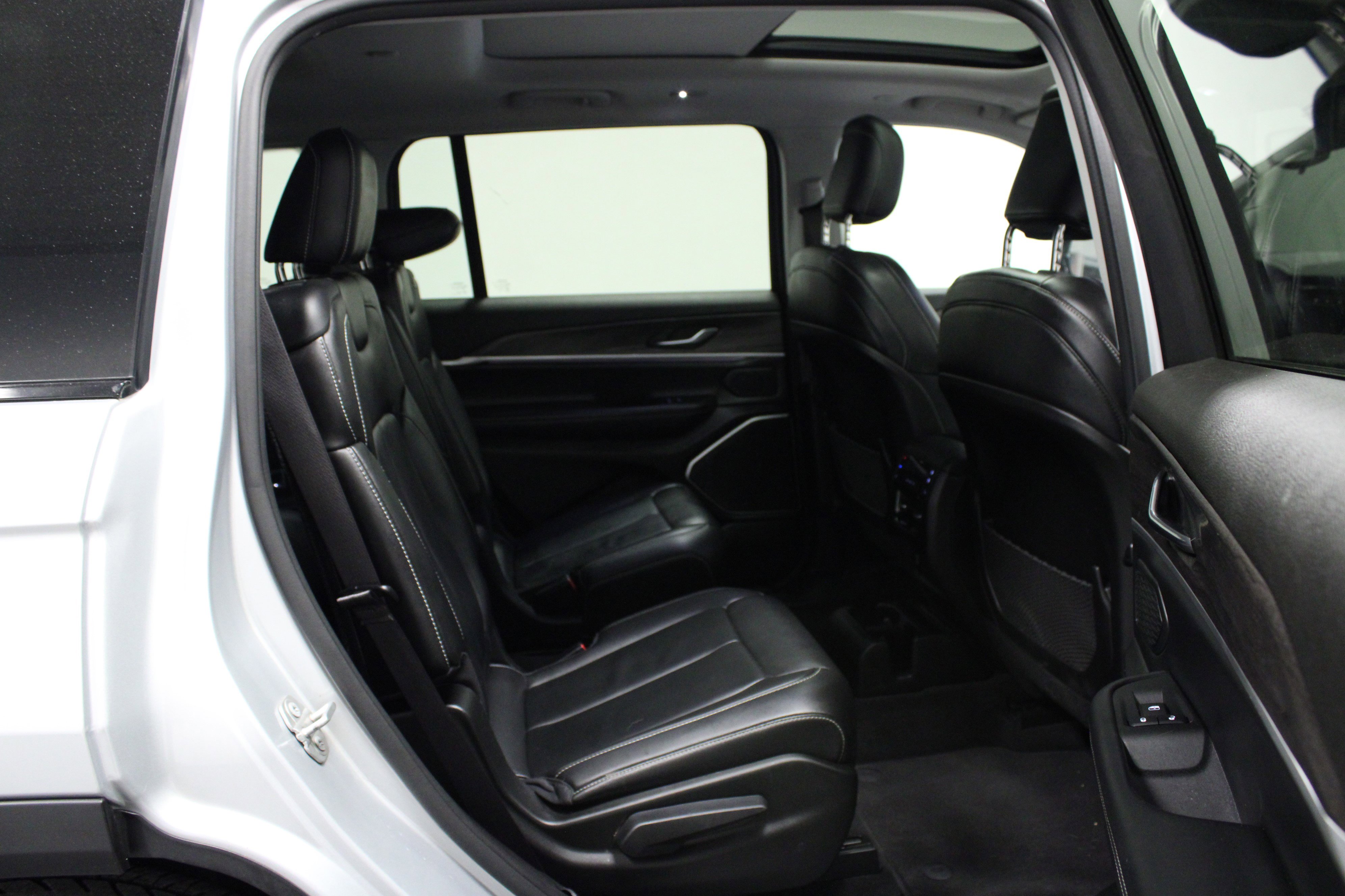 Used 2021 Jeep Grand Cherokee L Limited w/ Trailer Tow Group (B) image 16