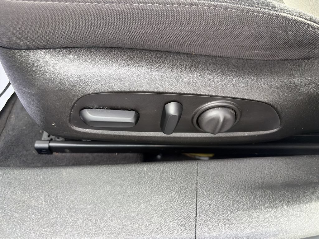 Used 2021 Chevrolet Malibu LT FWD image 18