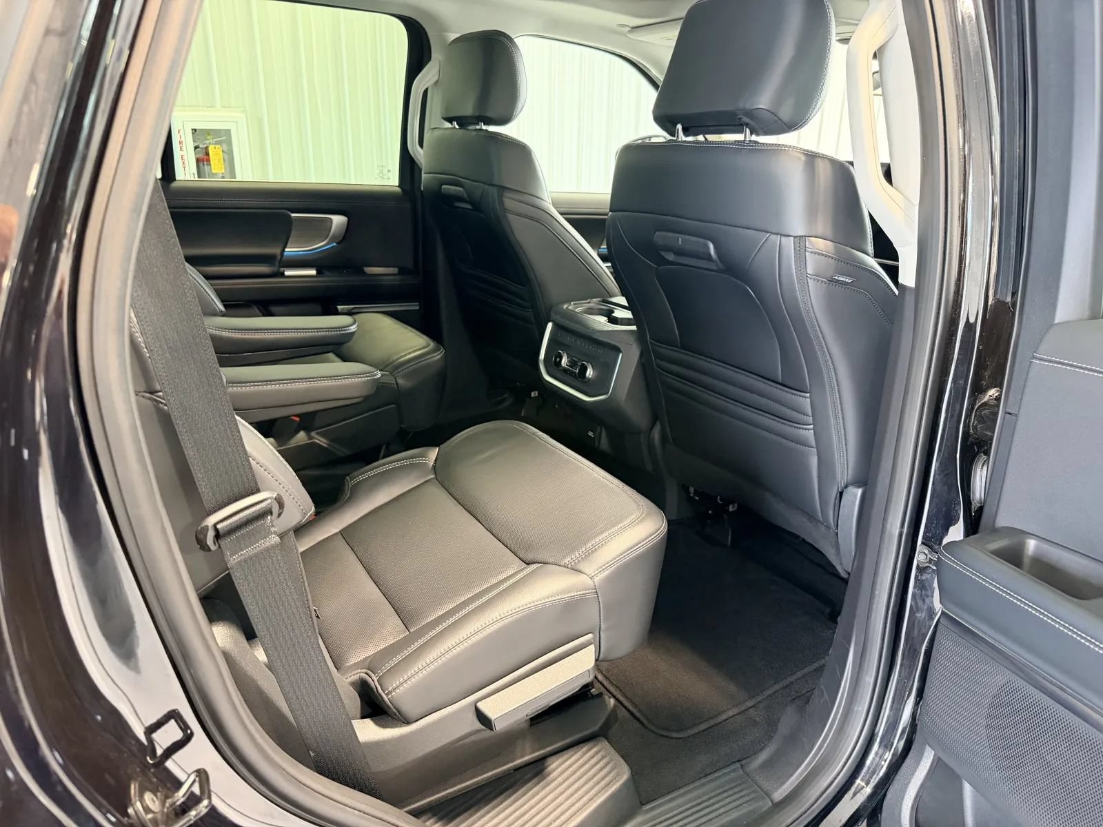 Used 2025 Ford Expedition Platinum AWD/4WD image 22