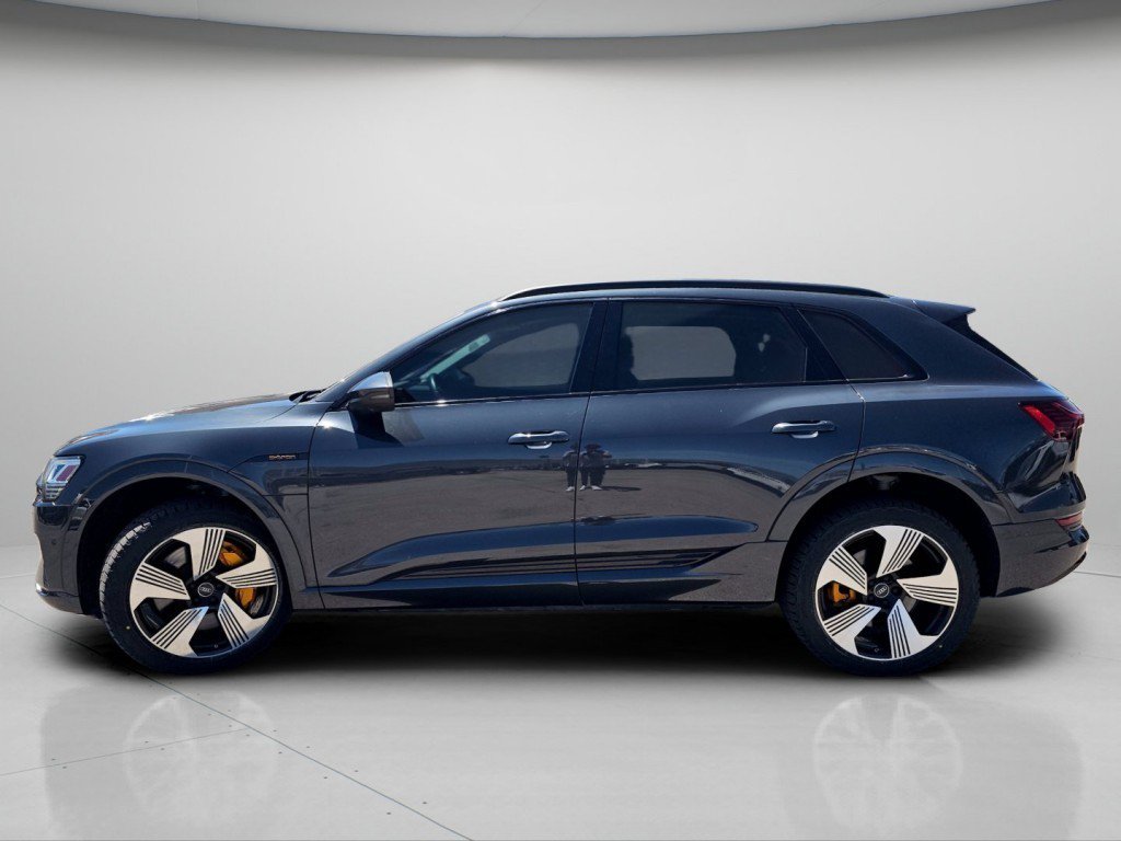 Used 2022 Audi e-tron Premium Plus w/ Premium Plus Package AWD/4WD image 21
