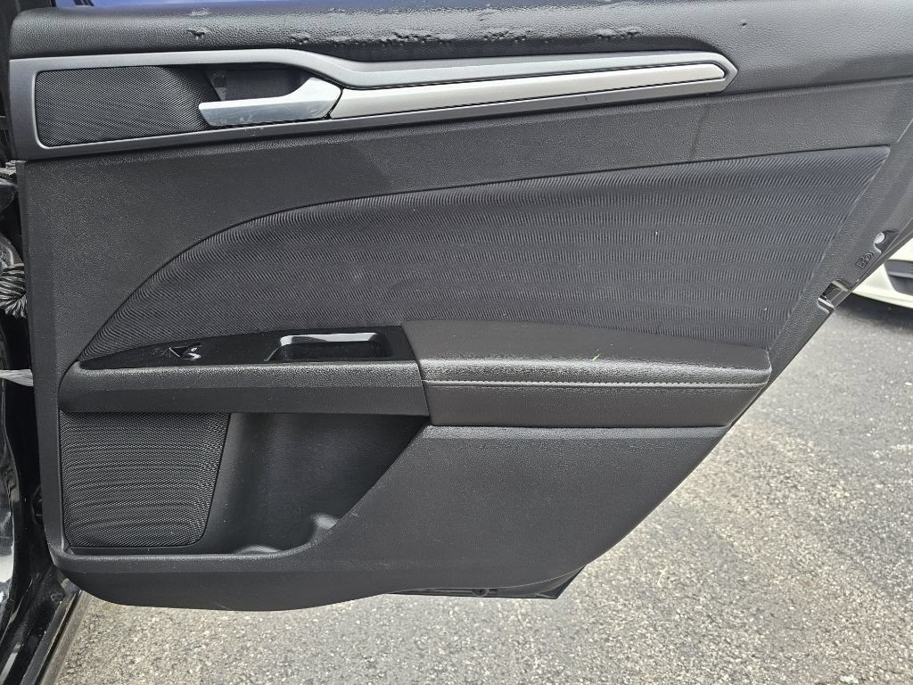 Used 2015 Ford Fusion SE FWD image 37