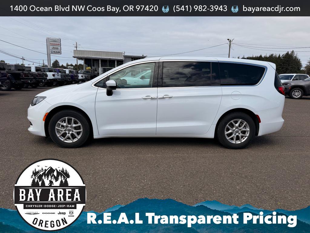 Used 2023 Chrysler Voyager LX FWD image 10