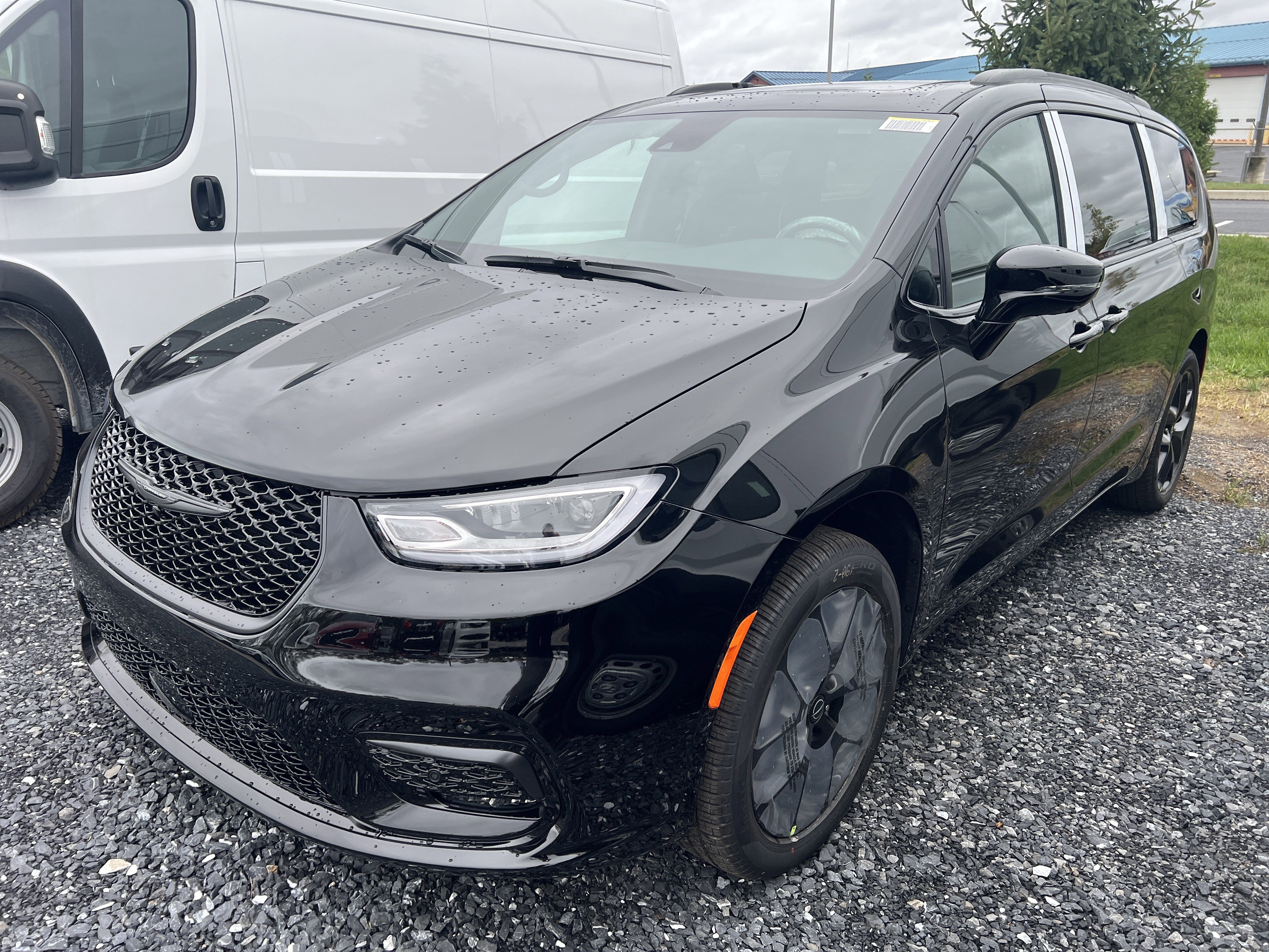 New 2026 Chrysler Pacifica Limited w/ S Appearance Package image 4