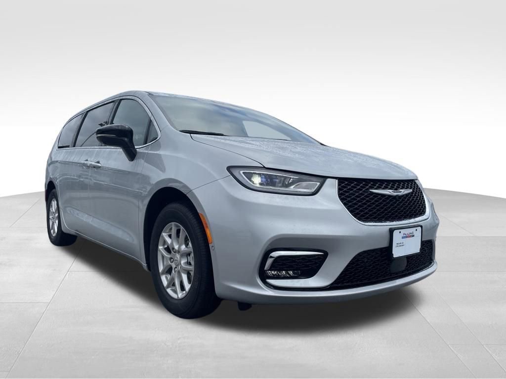 New 2026 Chrysler Pacifica Select image 3