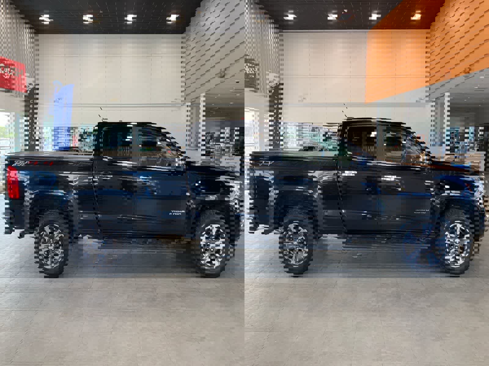 Used 2015 Chevrolet Colorado LT w/ Luxury Package AWD/4WD image 4