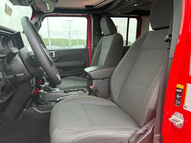 Used 2025 Jeep Wrangler Unlimited Sahara w/ Safety Group AWD/4WD image 13