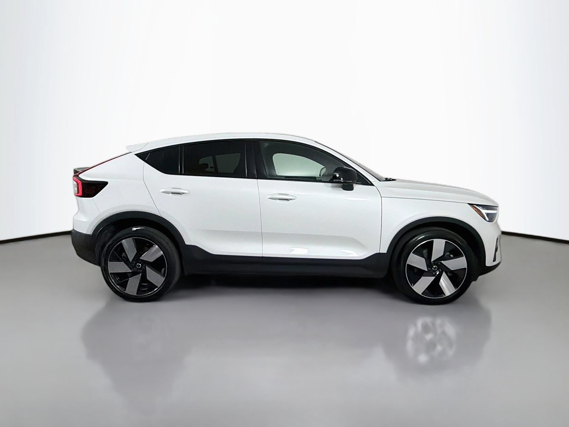 Certified 2023 Volvo C40 P8 Recharge Ultimate AWD/4WD image 5