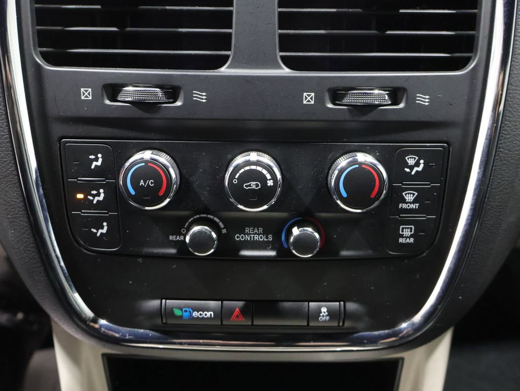 Used 2018 Dodge Grand Caravan SXT image 31