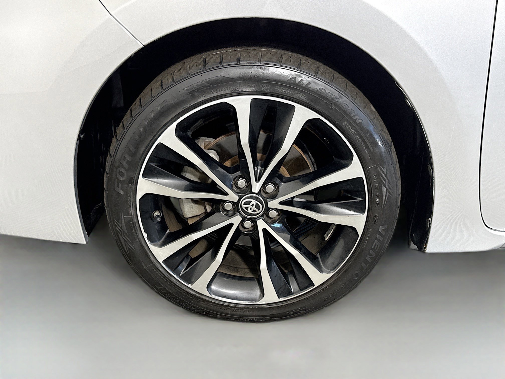 Used 2018 Toyota Corolla SE w/ SE Premium Package FWD image 38