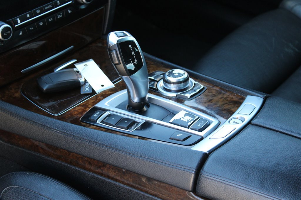 Used 2013 BMW 740Li image 28