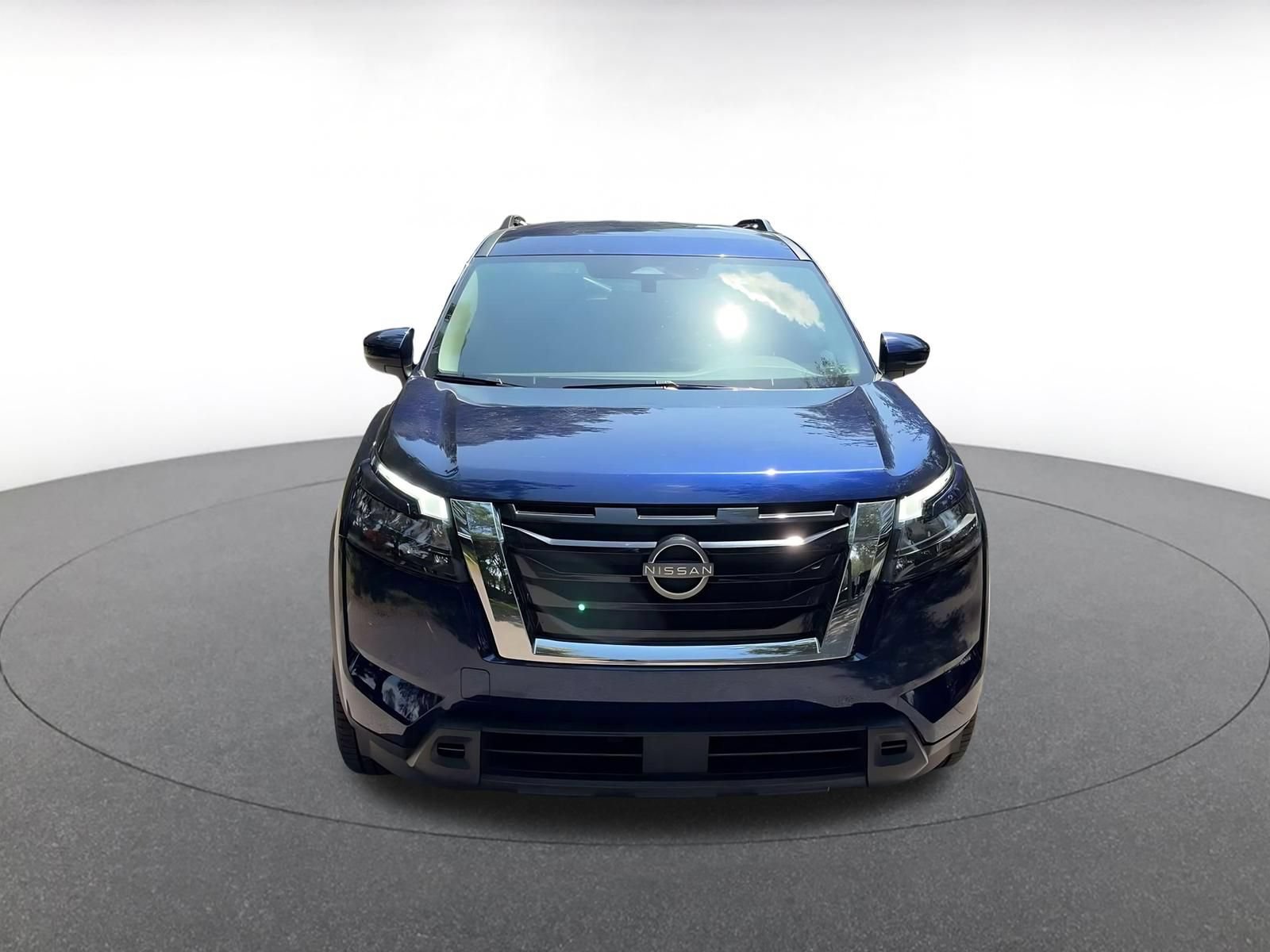Used 2025 Nissan Pathfinder SV FWD image 4