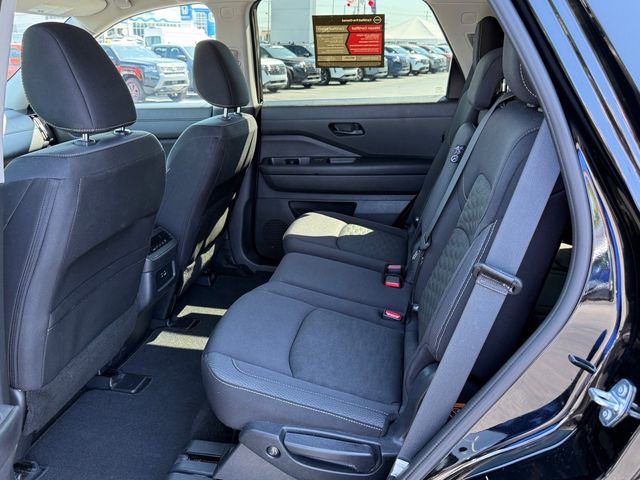 Certified 2024 Nissan Pathfinder SV FWD image 12