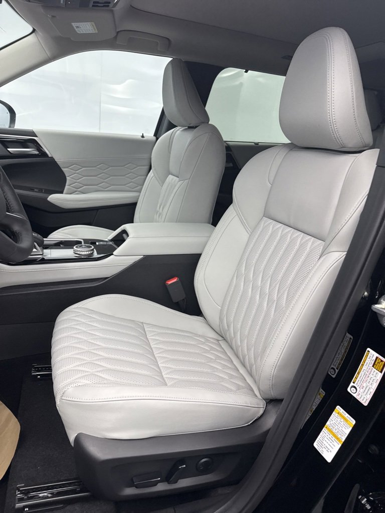 New 2025 Mitsubishi Outlander SEL image 13