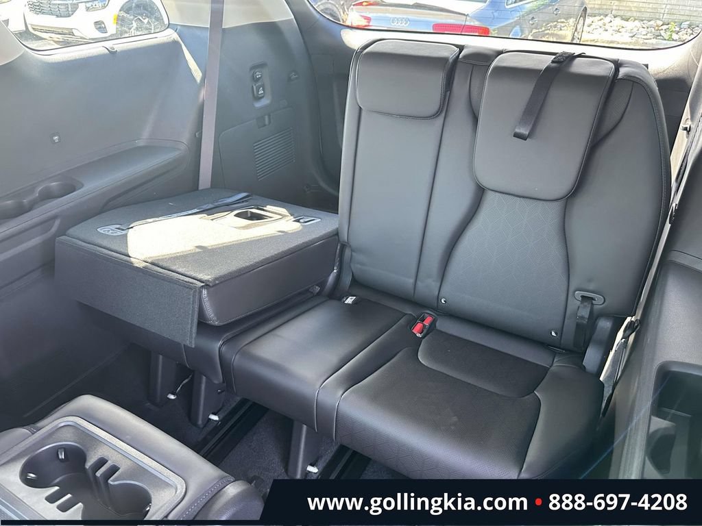 Certified 2026 Kia Carnival SX w/ SX Dark Edition Package FWD image 8