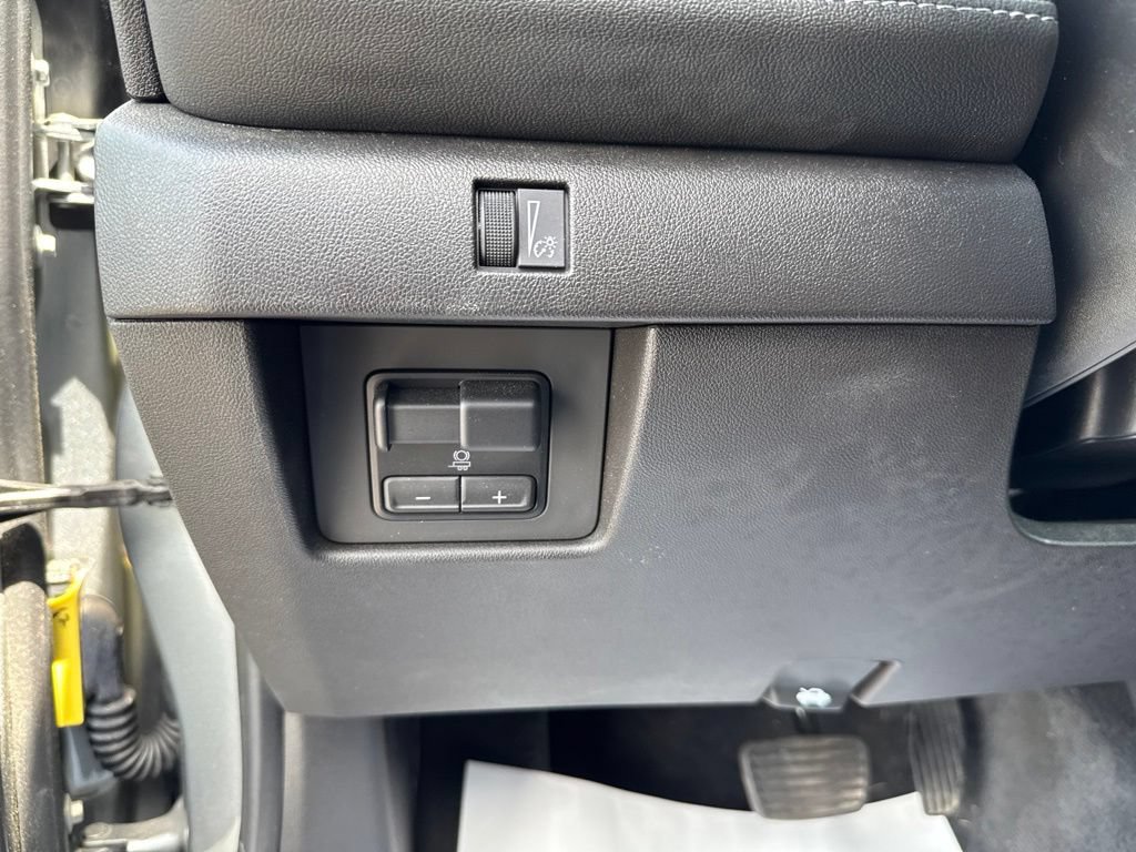 Used 2023 Chevrolet Colorado LT w/ LT Convenience Package AWD/4WD image 17