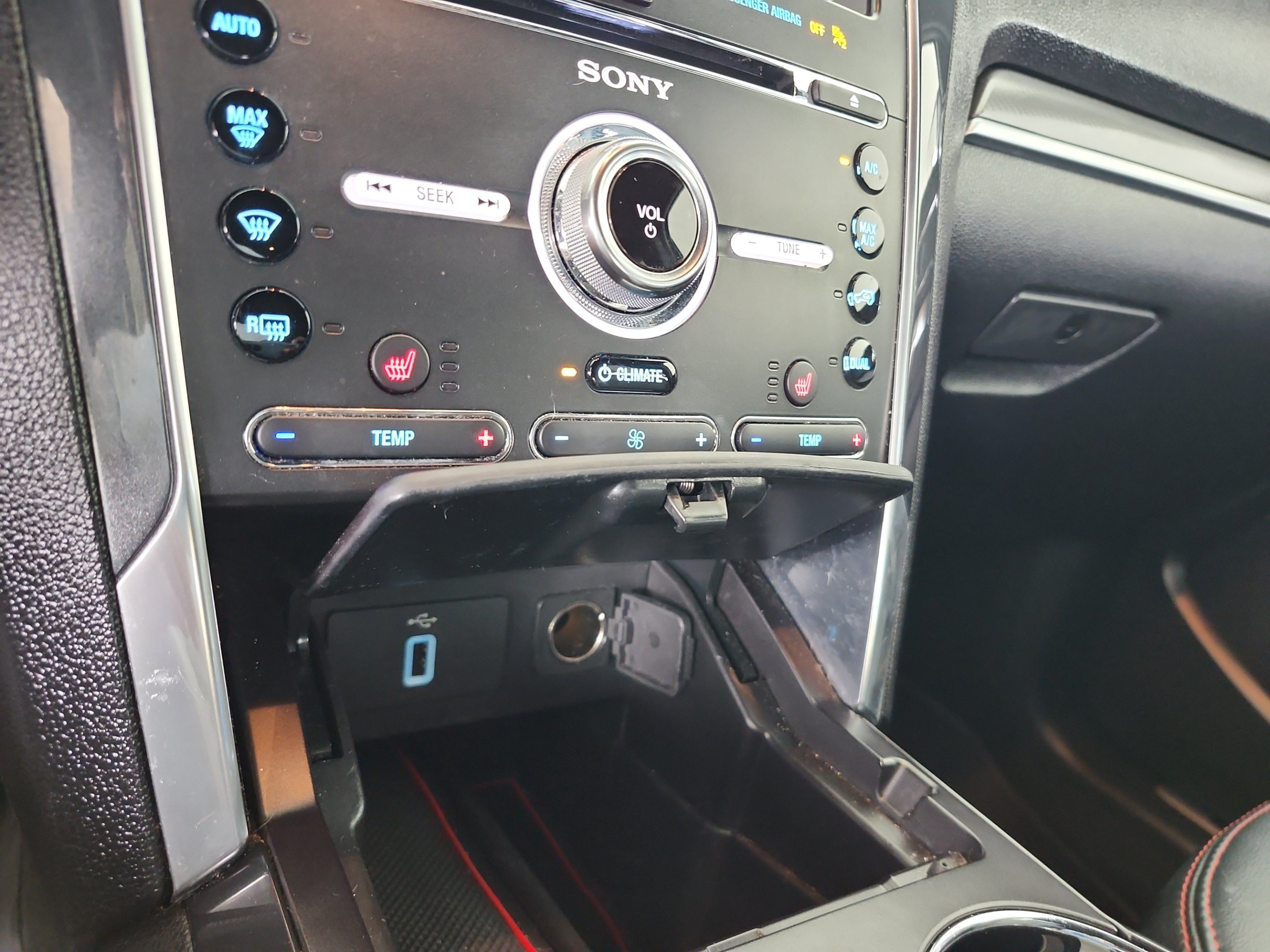 Used 2018 Ford Explorer Sport w/ Ford Safe & Smart Package AWD/4WD image 26