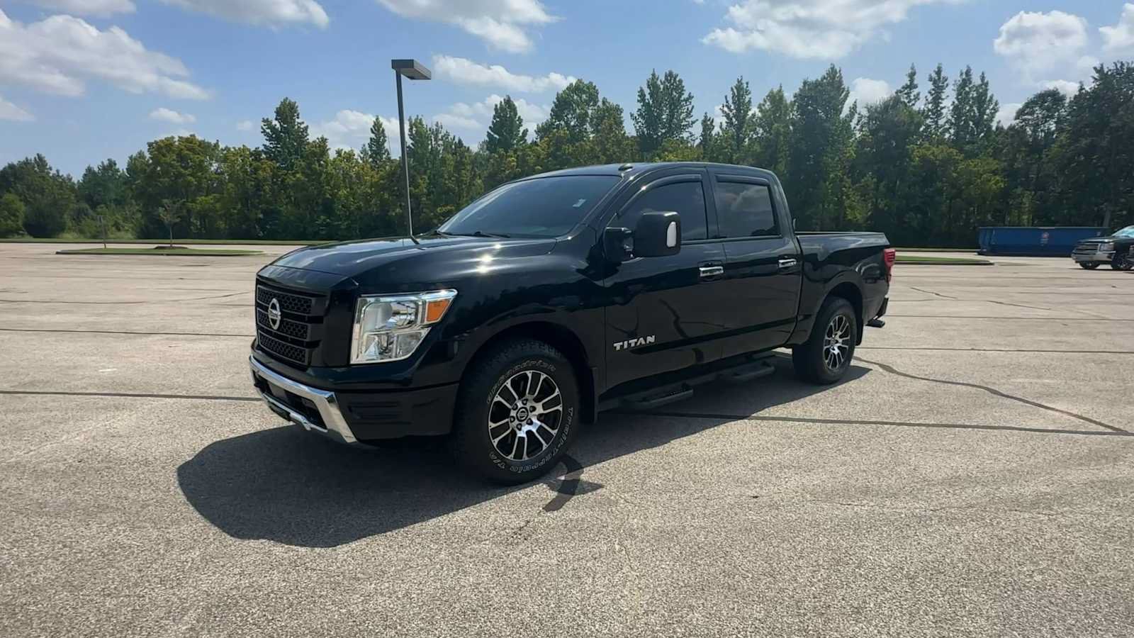 Used 2021 Nissan Titan SV w/ SV Convenience Package RWD image 4