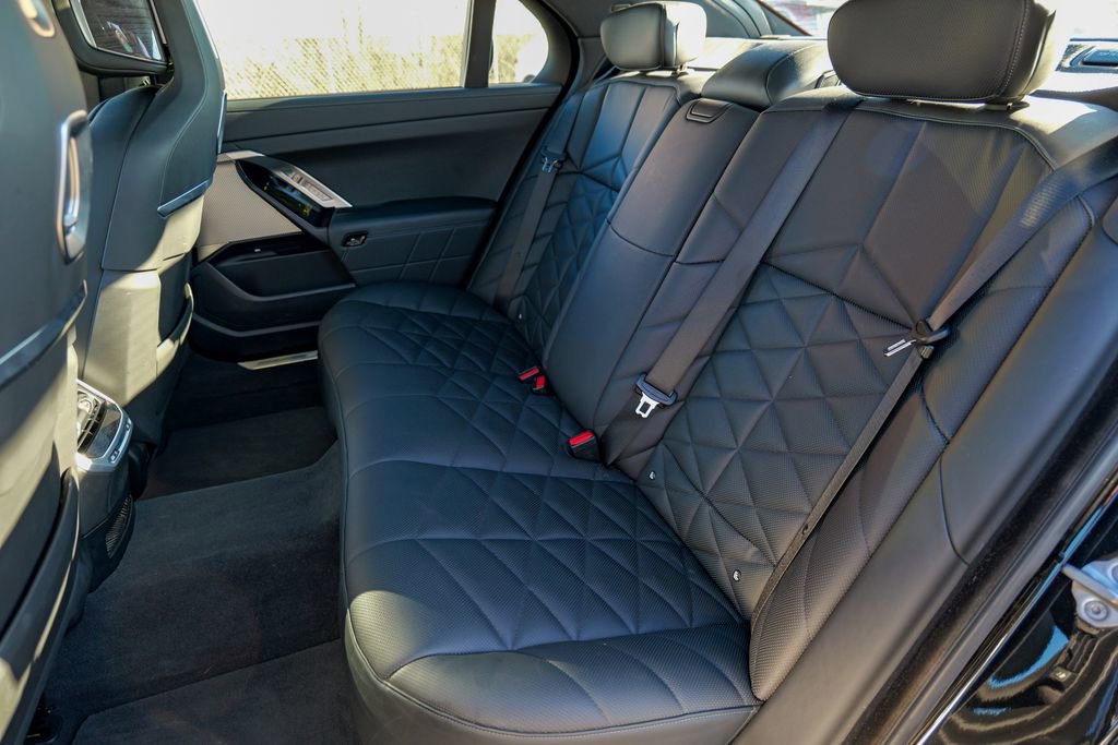 Used 2023 BMW 740i w/ Parking Assistance Package image 41