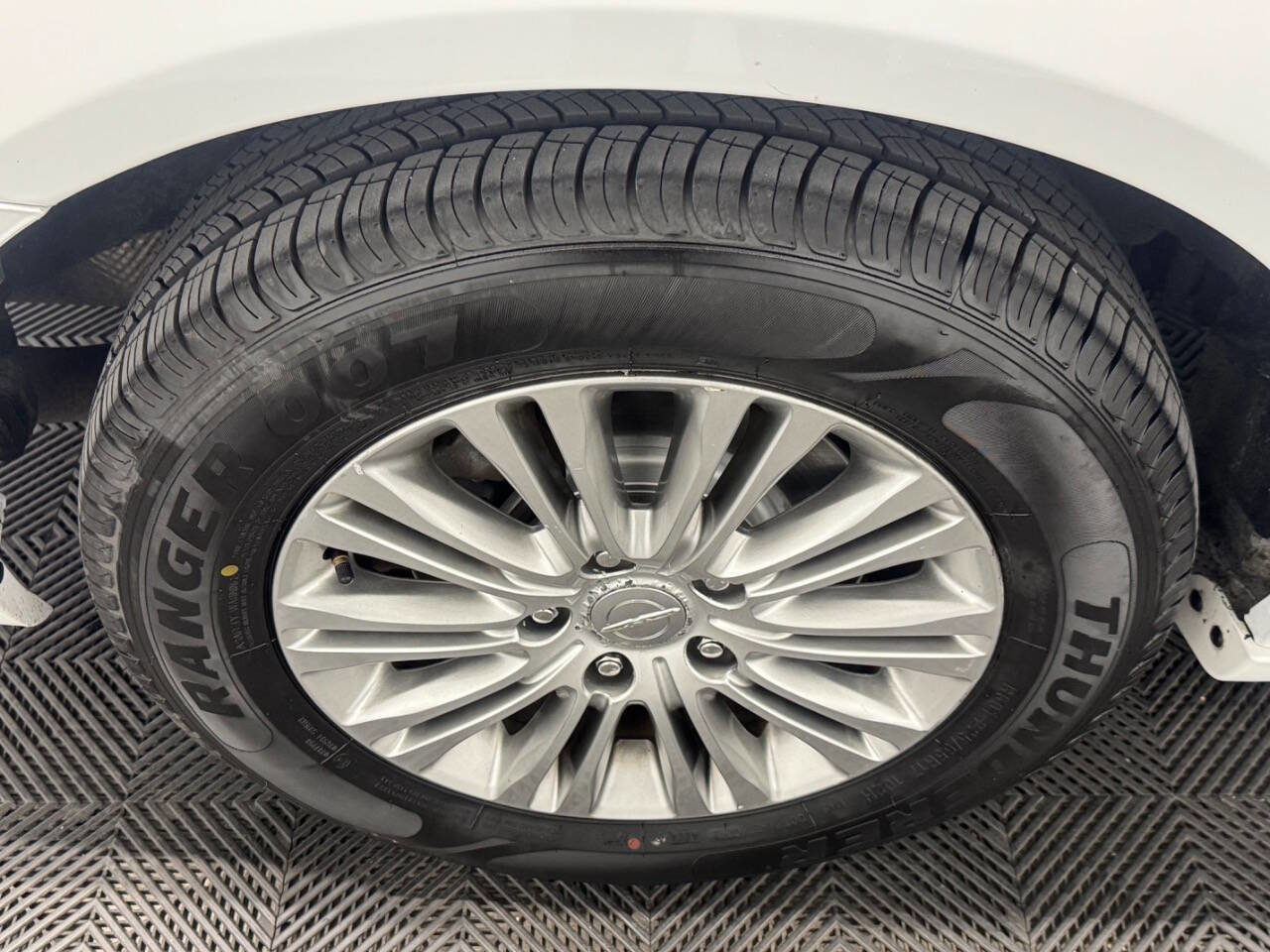 Used 2015 Chrysler Town & Country Touring-L w/ Driver Convenience Group image 50