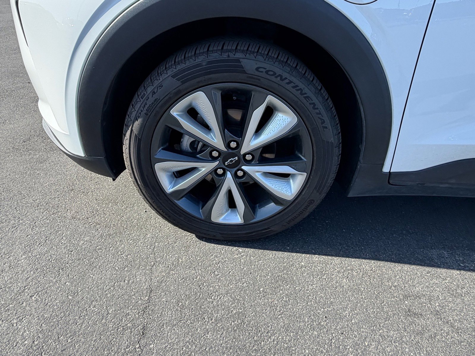 Used 2022 Chevrolet Bolt EUV LT w/ Convenience Package FWD image 24