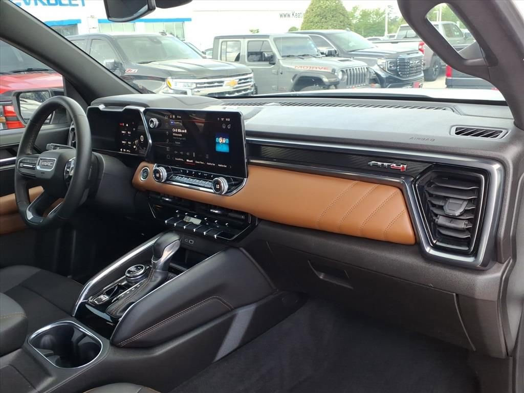 Used 2024 GMC Canyon AT4 w/ Technology Package image 16