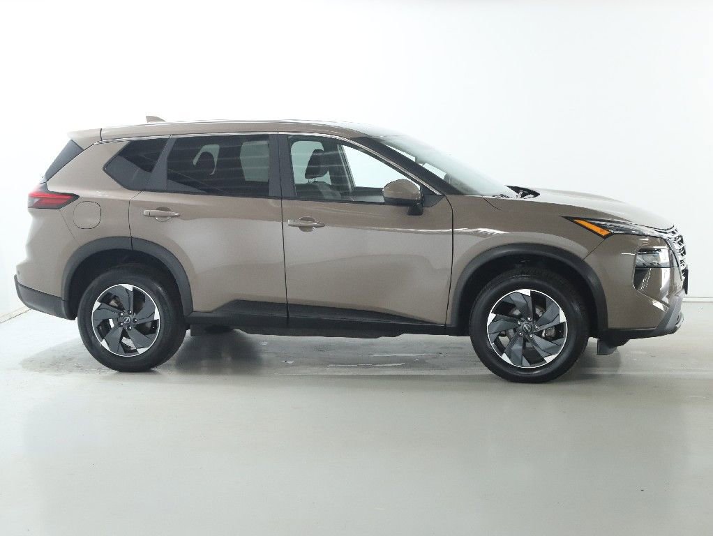 Used 2025 Nissan Rogue SV AWD/4WD image 11