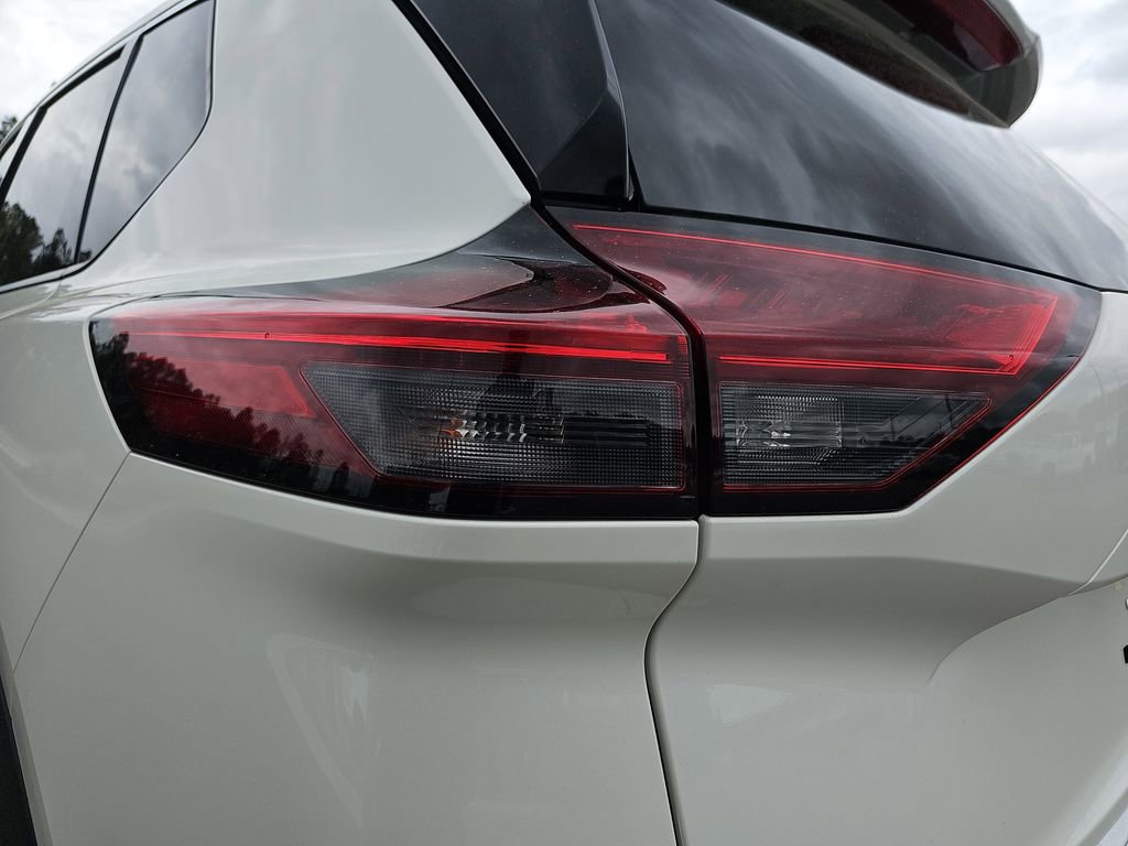 Used 2023 Nissan Rogue SL w/ SL Premium Package image 38