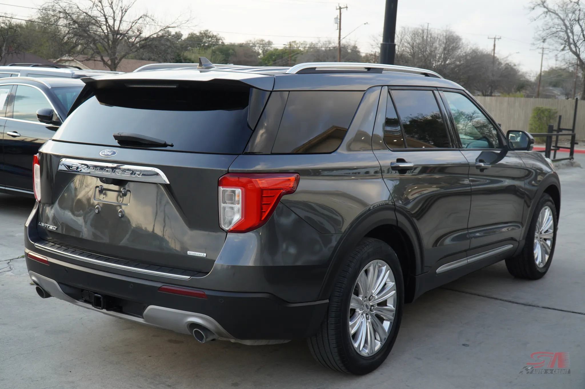 Used 2020 Ford Explorer Limited w/ Class III Trailer Tow Package image 6