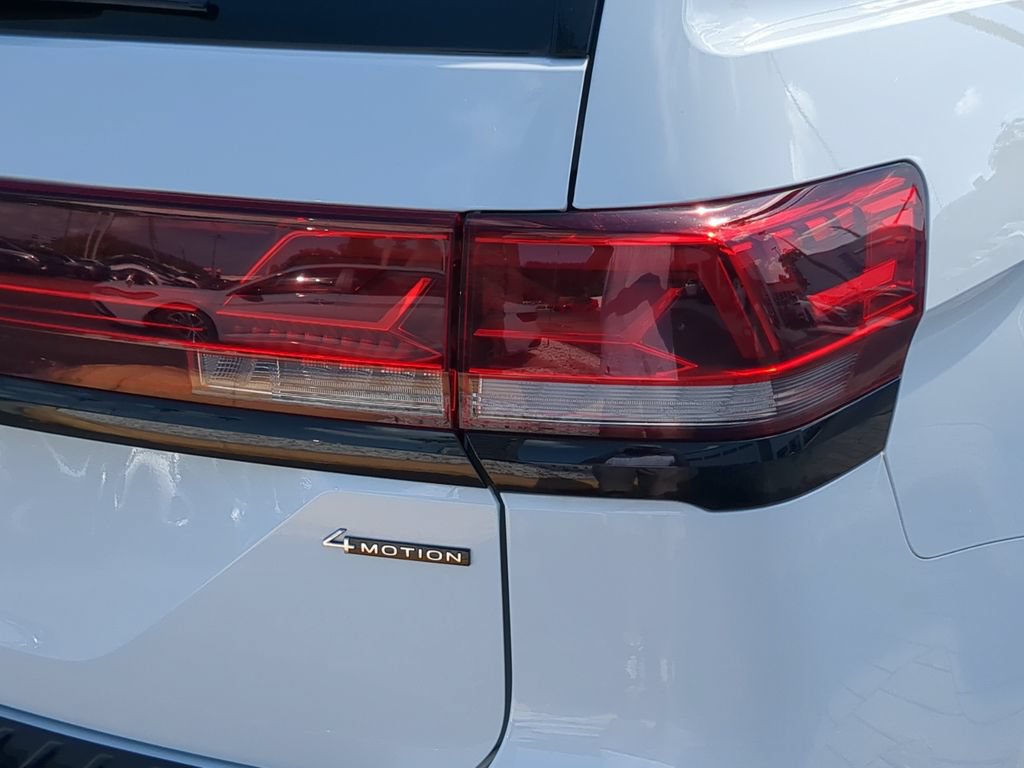 Certified 2024 Volkswagen Atlas Peak Edition SE AWD/4WD image 8