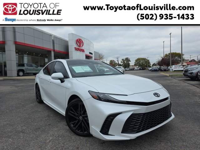 Used 2025 Toyota Camry XSE image 1